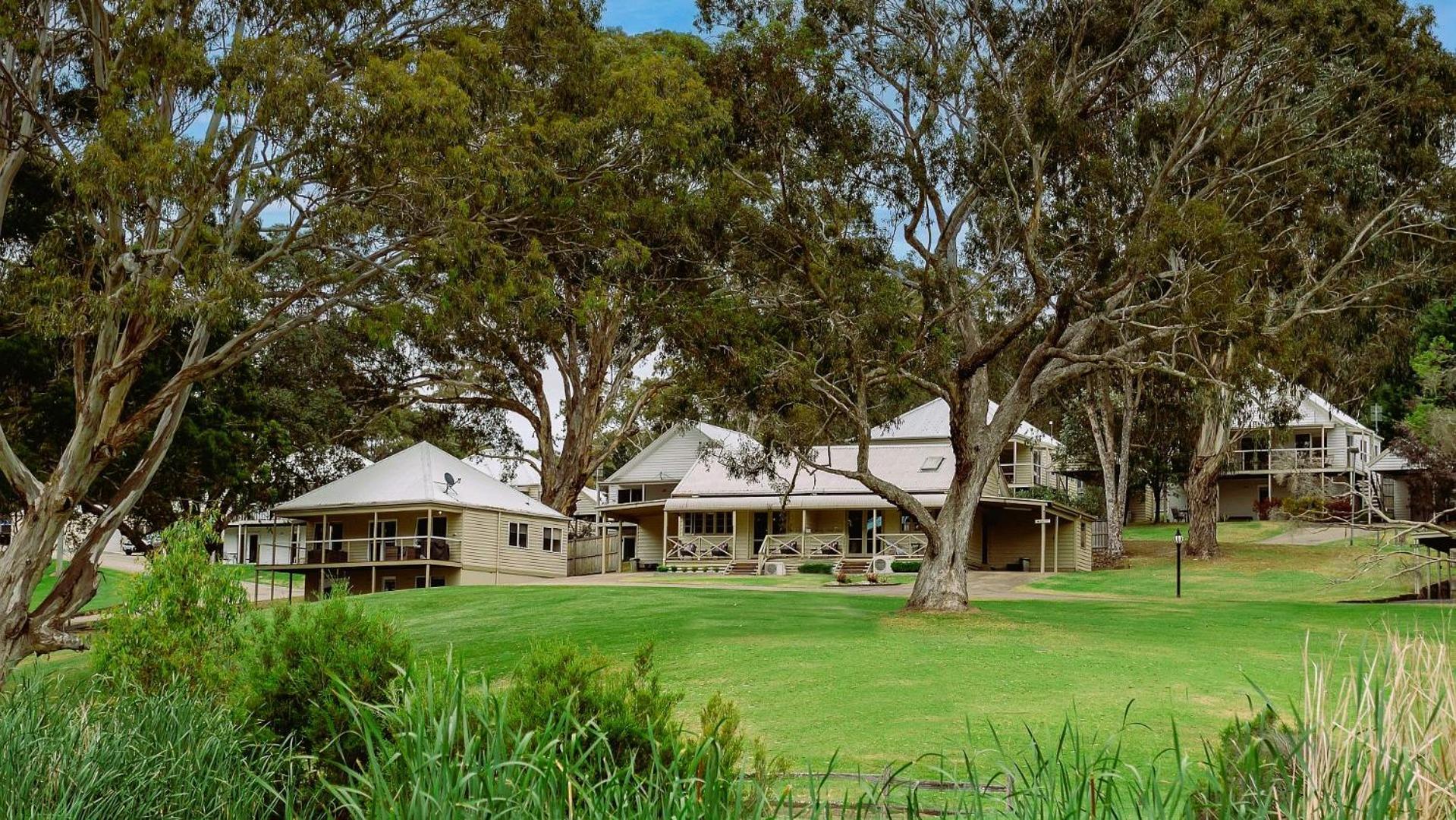 Mcmillans Of Metung Coastal Resort Exterior photo
