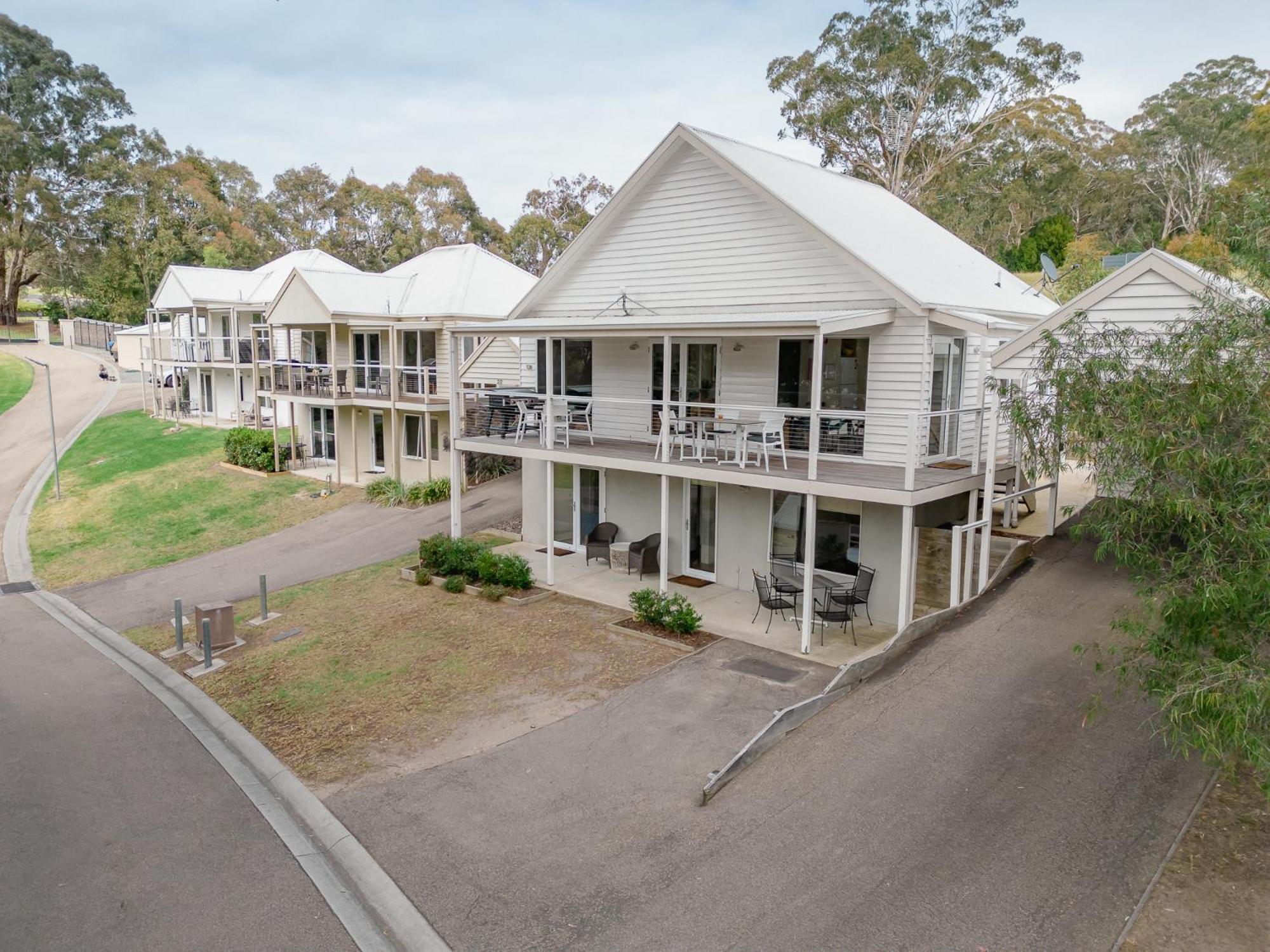 Mcmillans Of Metung Coastal Resort Exterior photo